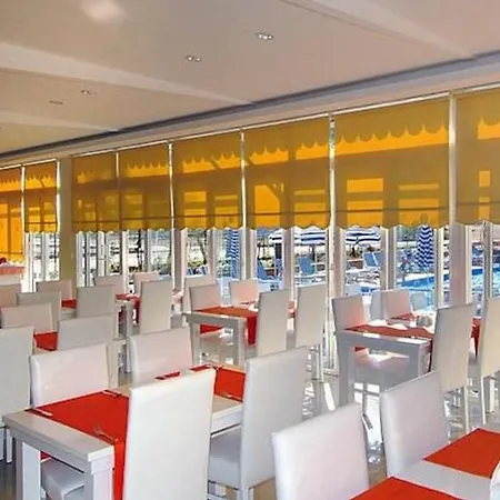 فندق Aperion Beach 3*